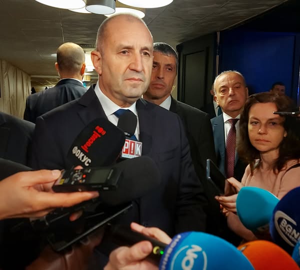 Румен Радев получи поздравления от американското посолство за победата