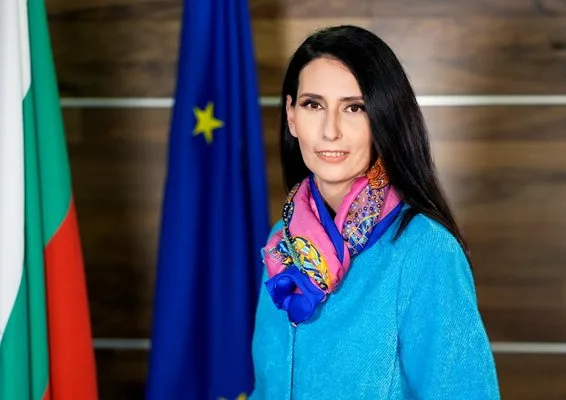 Служебен министър отказа да подаде оставка и да се кланя на политици